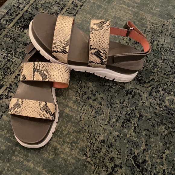 Cole haan zero grand street style sandals! Sz 7.5 - Picture 2 of 3